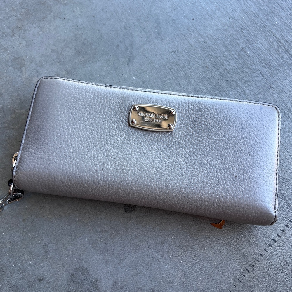 Michael Kors Jet Set Zip Wristlet Wallet Grey Pebbled Leather Full Size Long